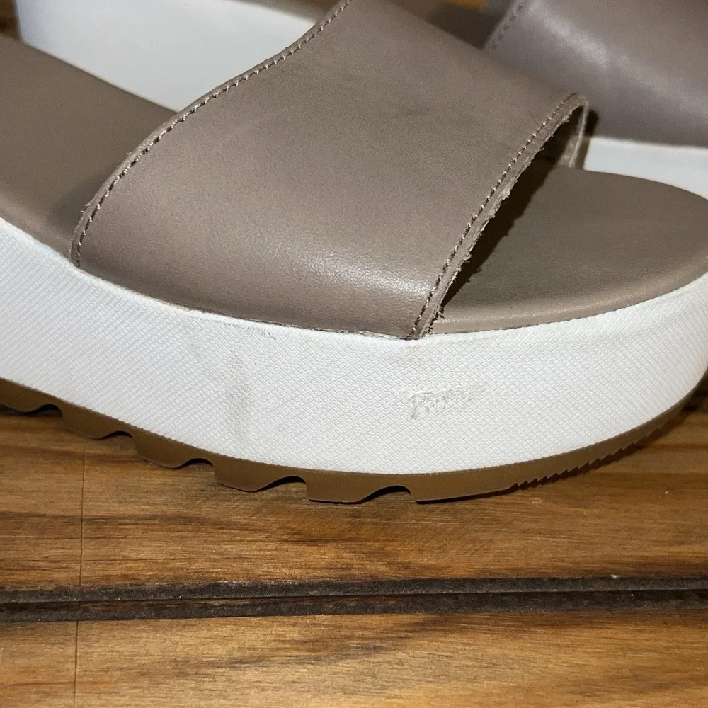 Sorel Cameron Sandal Womens Size 7 Beige Leather Flatform Ankle Strap NL3997-246